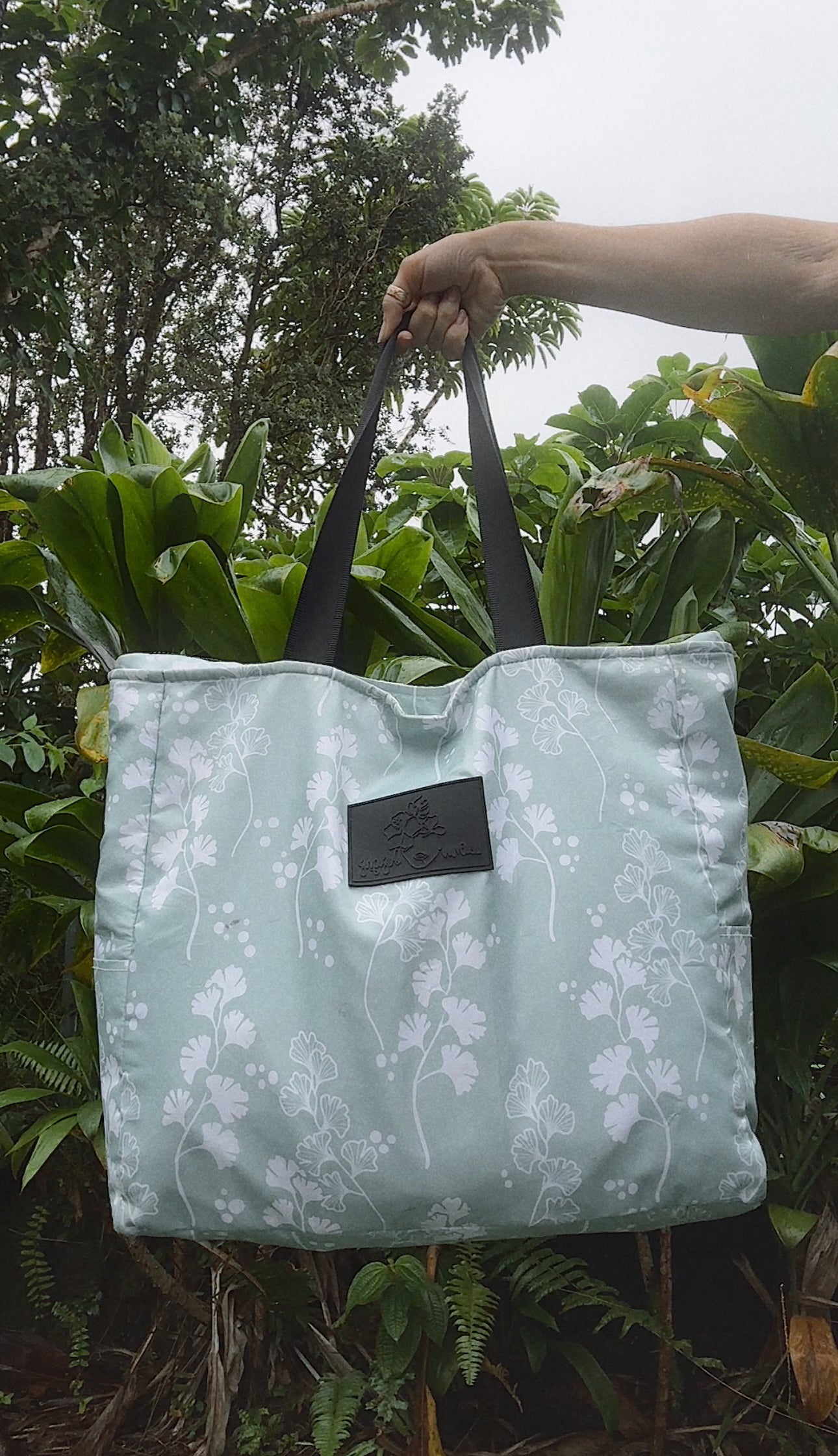 Ki'ihele Tote - Groovy 'Iwa'iwa